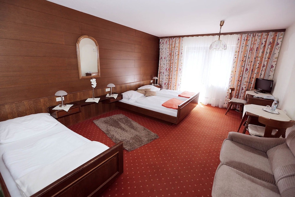 Triple Room, Multiple Beds, Non Smoking photo 1