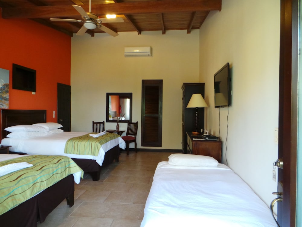 Front Side Room ((Face Main Road)) photo 3