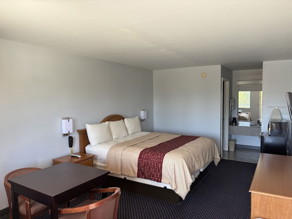 Deluxe Single Room, 1 King Bed, Accessible