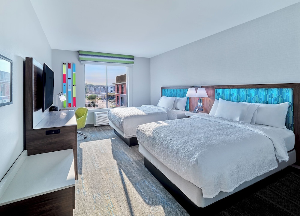 Room, 2 Queen Beds, Accessible, Bathtub - Photo 1
