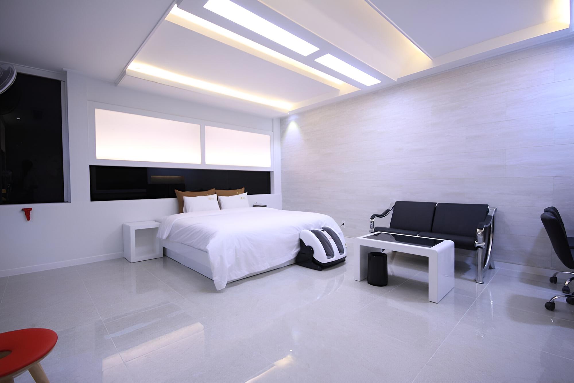 Room (Special Room (Free Netflix available)) - Photo 2