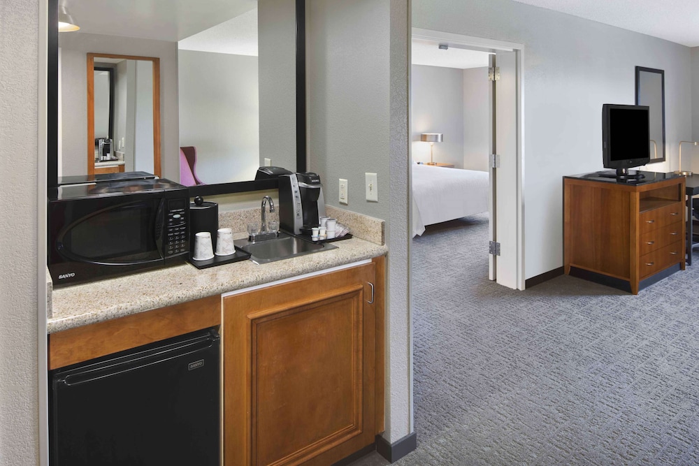 1 King Bed with 1 Bedroom Suite with Sofa Bed - Photo 3