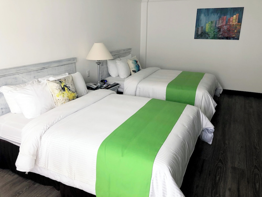 Premium Room, 2 Queen Beds, Non Smoking - Photo 5
