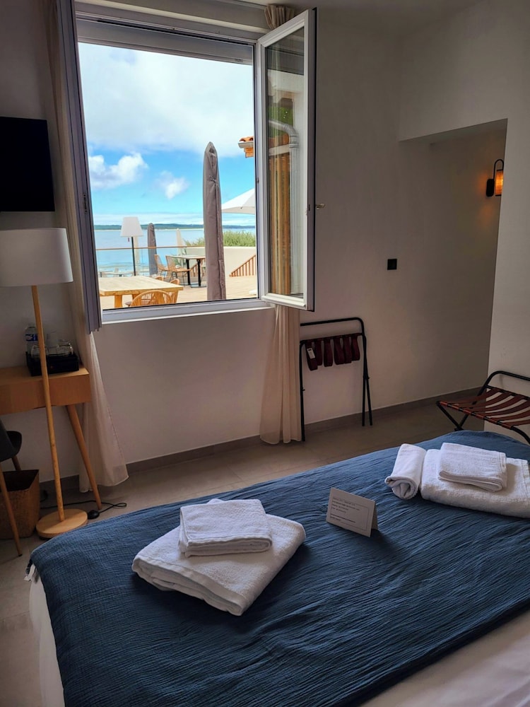Family Room, Sea Facing