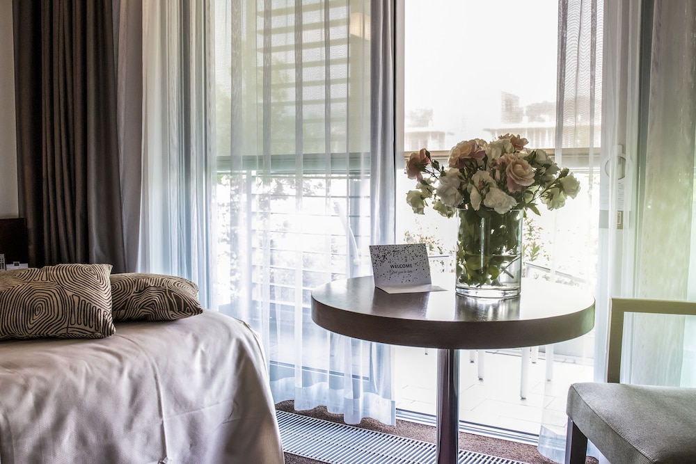Double Room, Pool View (Aqua) - Photo 3