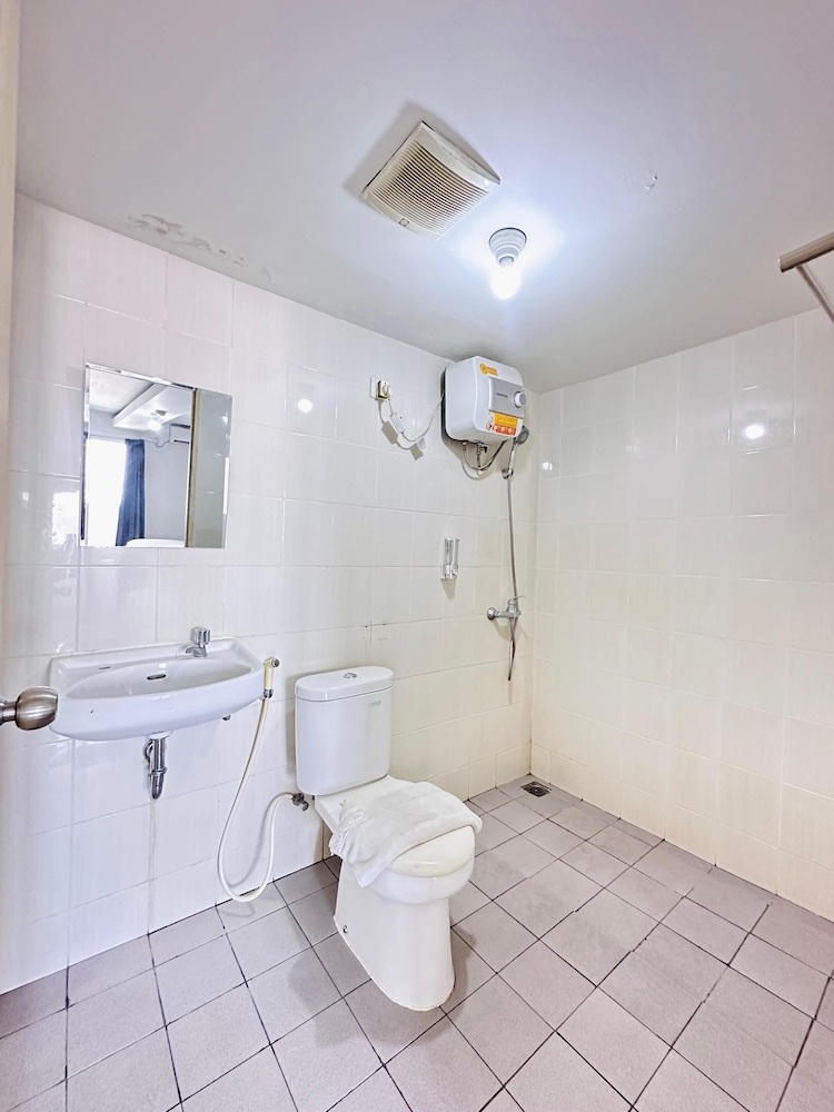 Suite Room - Photo 5