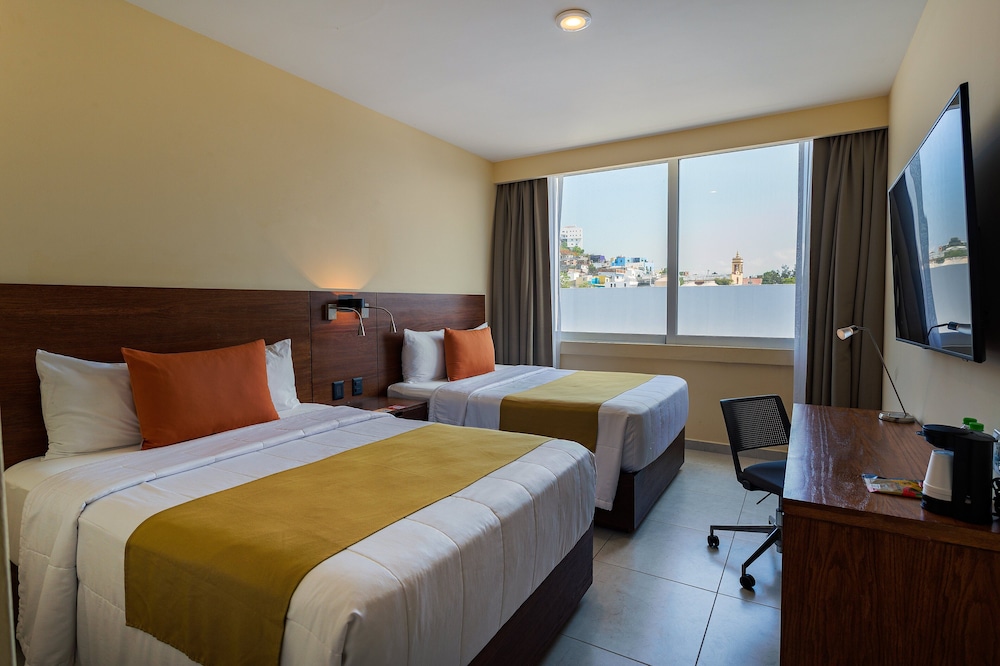 Available room thumbnail 6