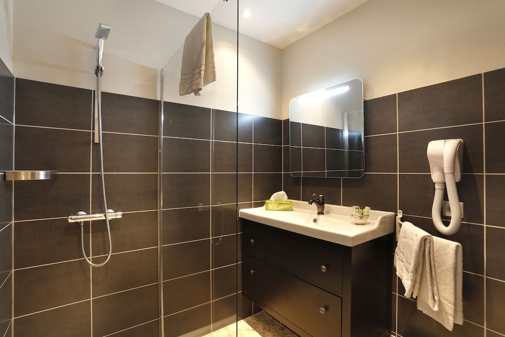 Standard Double Room - Photo 3