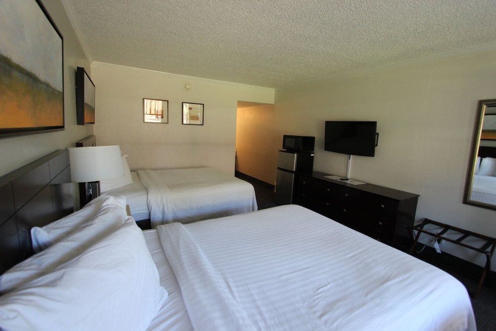 Deluxe Room, 2 Queen Beds (Interior) - Photo 12