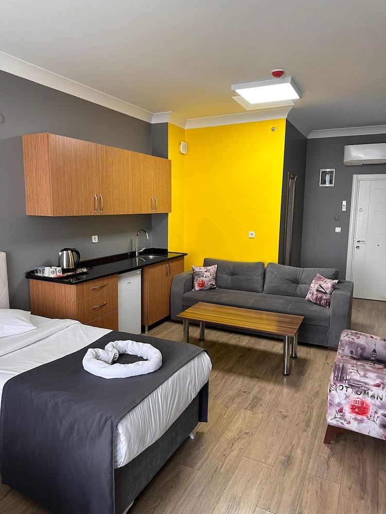 Deluxe Triple Room, Multiple Beds photo 1