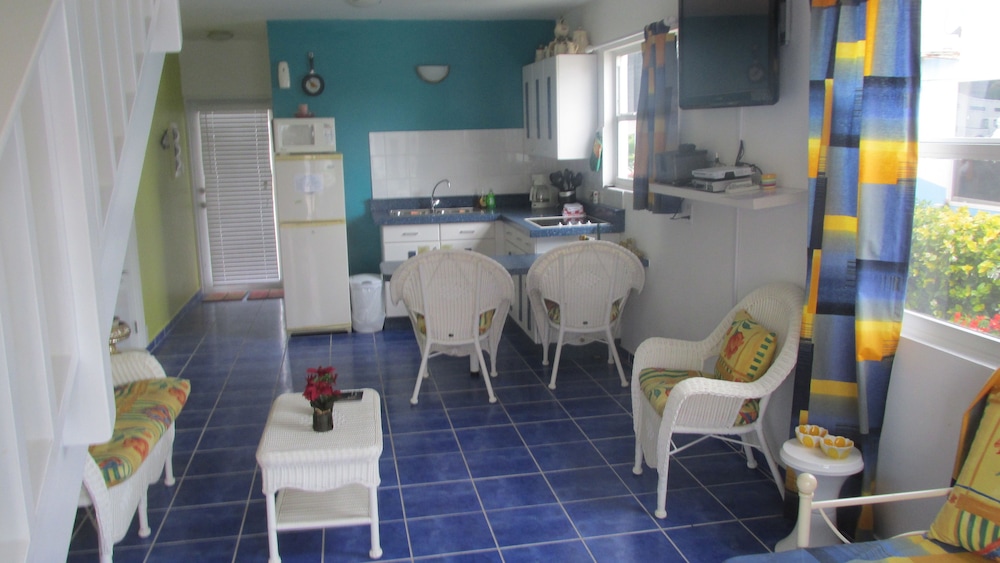 1 Bedroom Partial Ocean View Apartment photo 2