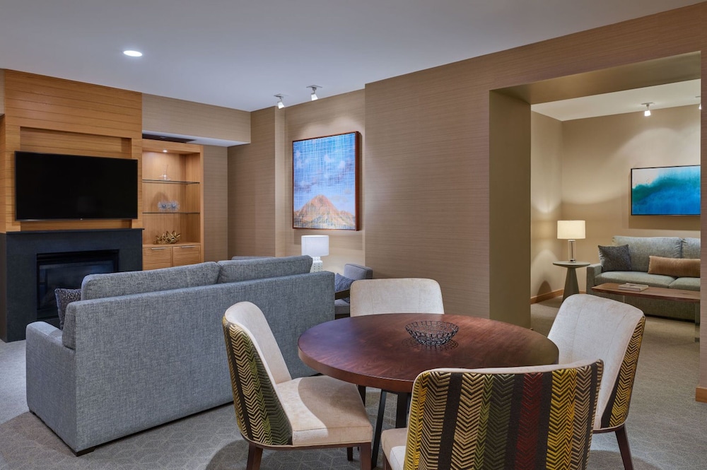 Pinnacle One Bedroom plus Den Residence - Photo 2