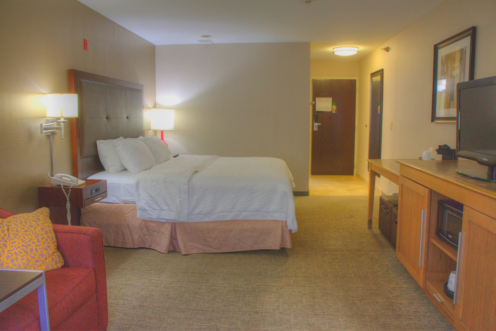 Deluxe Room, 1 King Bed, Non Smoking - Photo 2