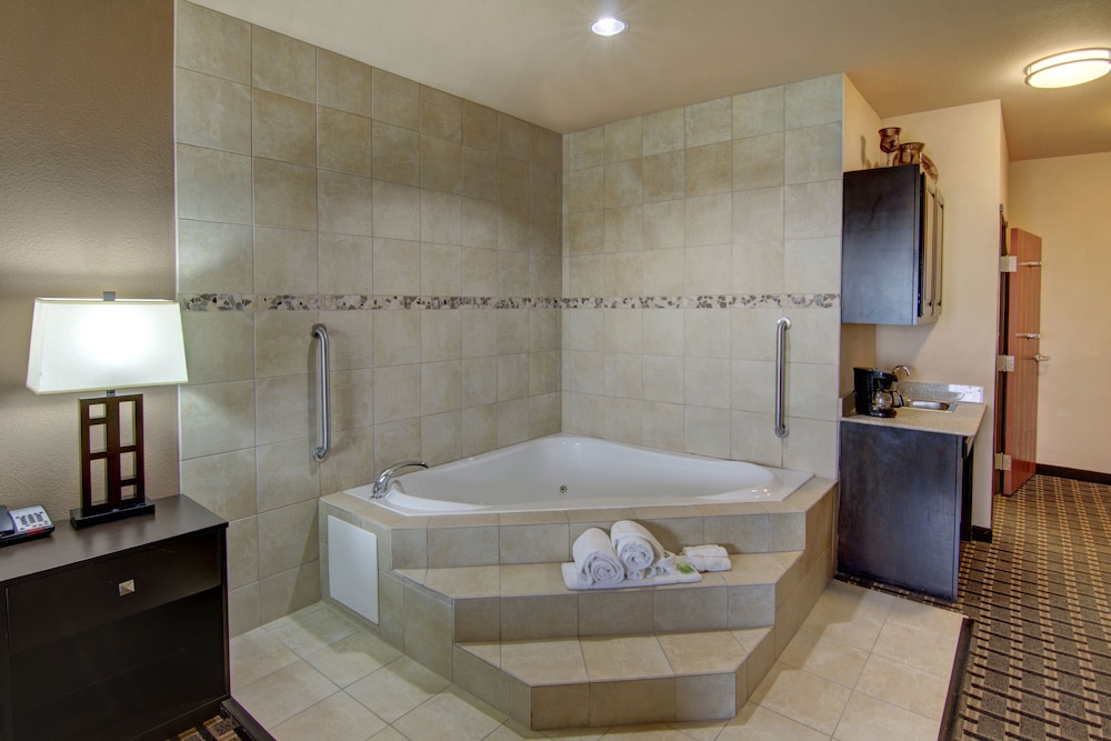 Standard Room, 1 King Bed (Feature Whirlpool) - Photo 2