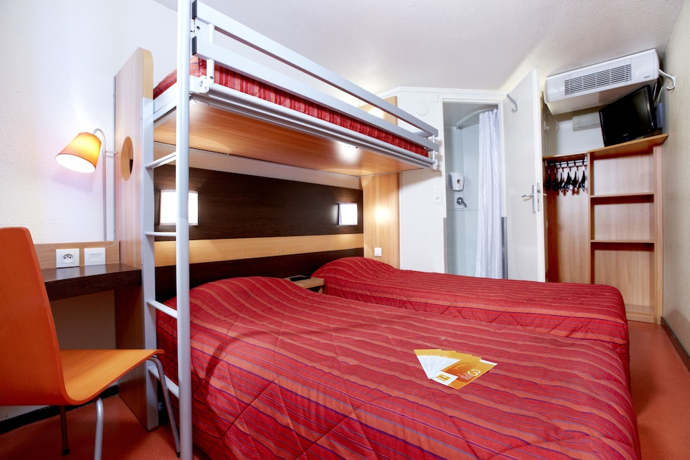 Standard Room, 3 Twin Beds - Photo 3