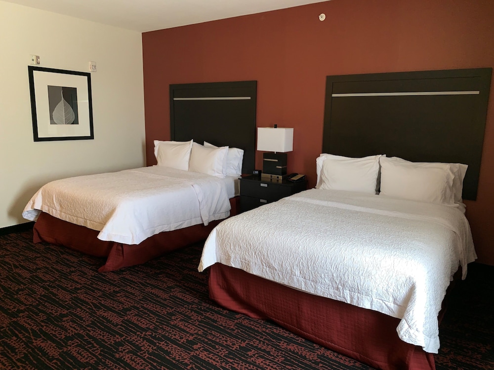 Room, 2 Queen Beds, Accessible, Non Smoking - Photo 5