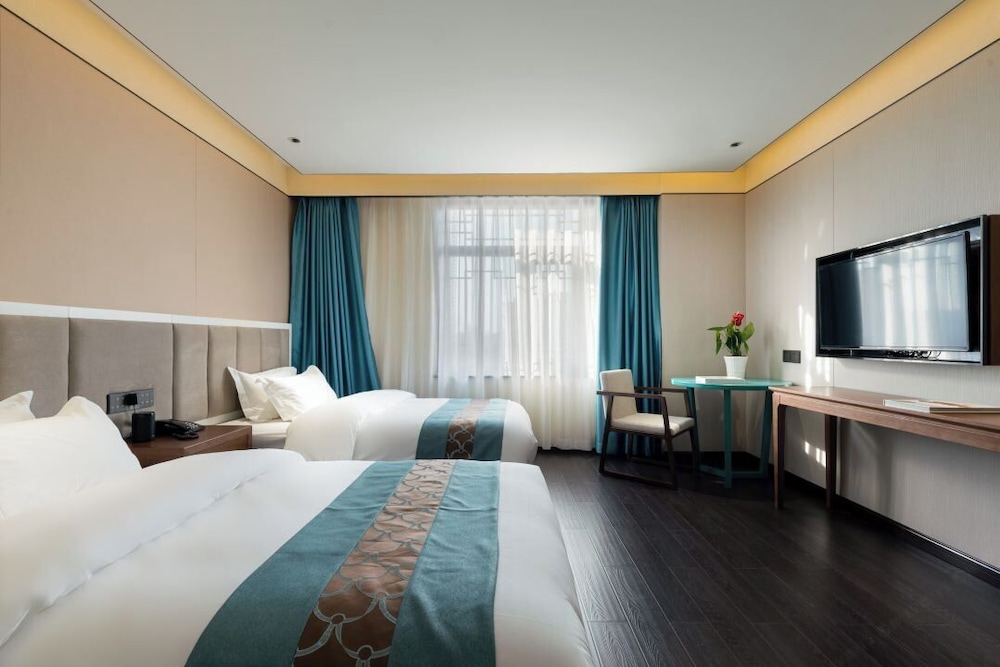 Elite Twin Room, City View