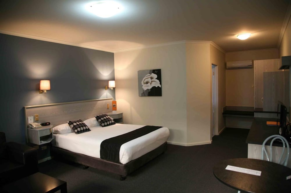 Standard Room, Multiple Beds - Photo 6