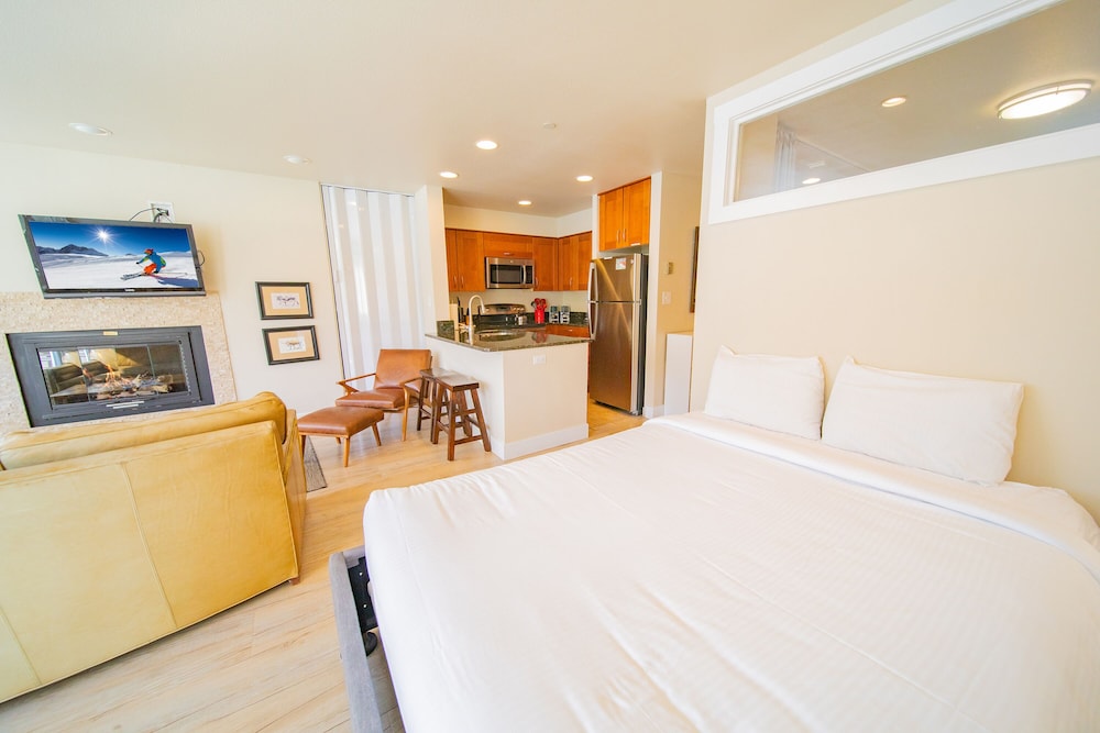 Condo, 2 Queen Beds, Lake View (Lakeside 1496) photo 2