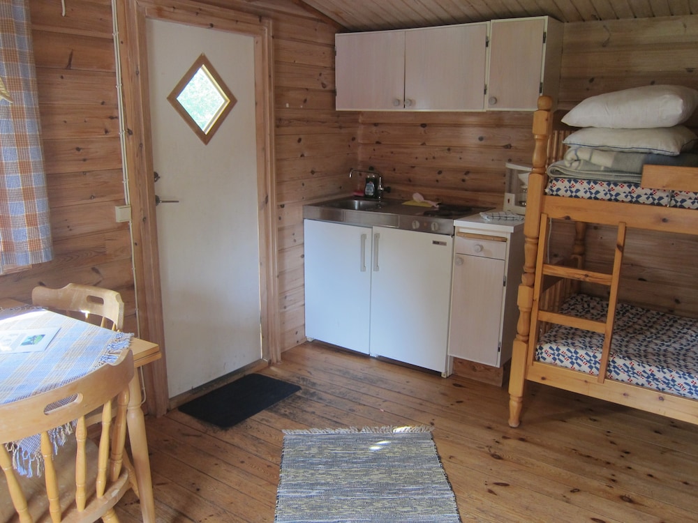 Basic Cabin, Shared Bathroom photo 2