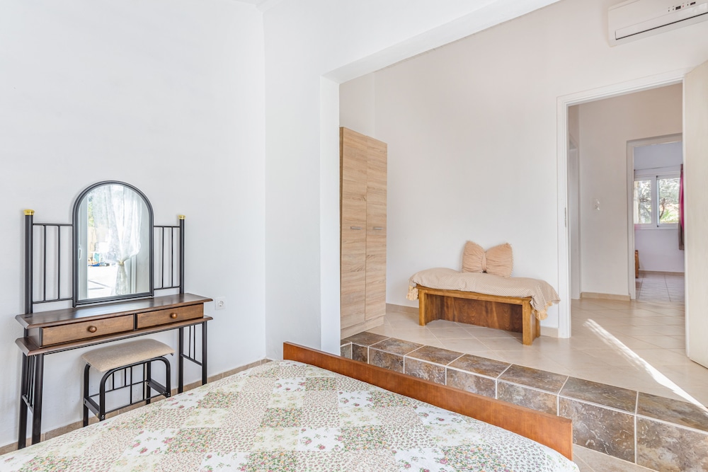 Villa Iris with Private pool, Panoramic Mountain Views photo 2