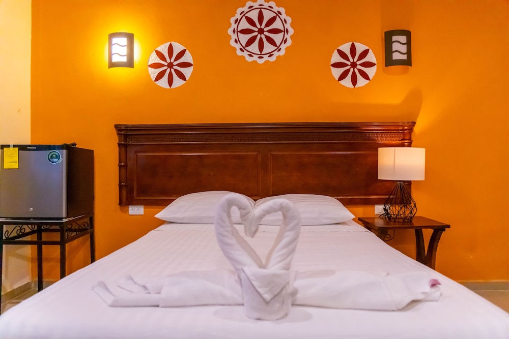Deluxe Room, 1 King Bed photo 3