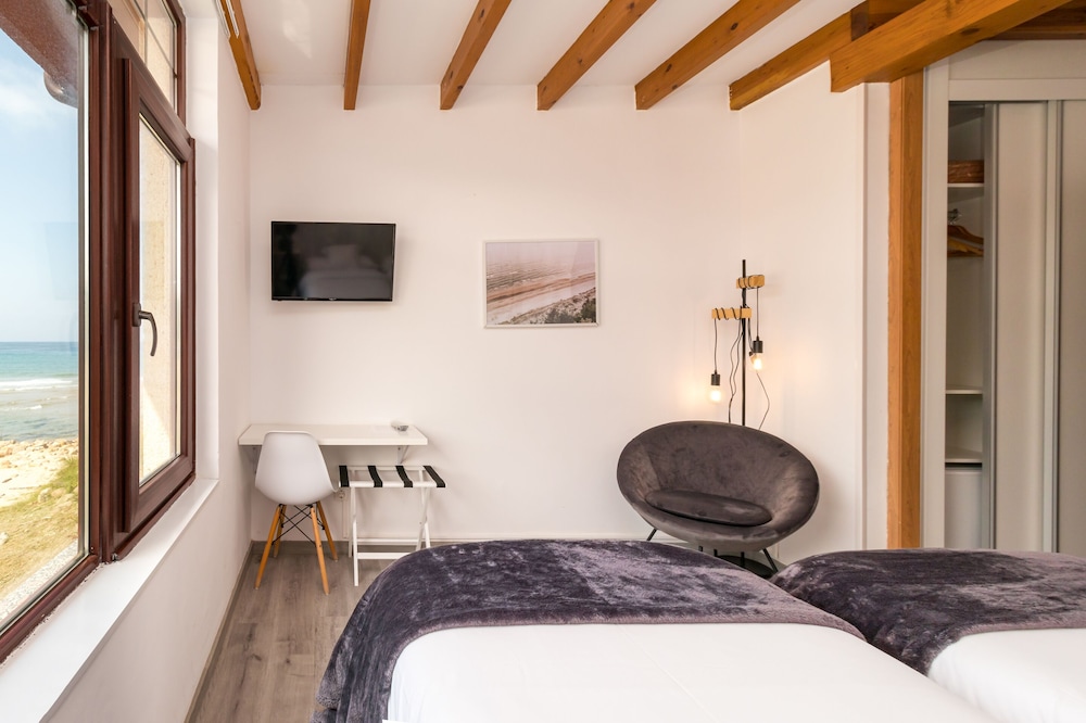 Double Room, Private Bathroom, Sea View - Photo 4