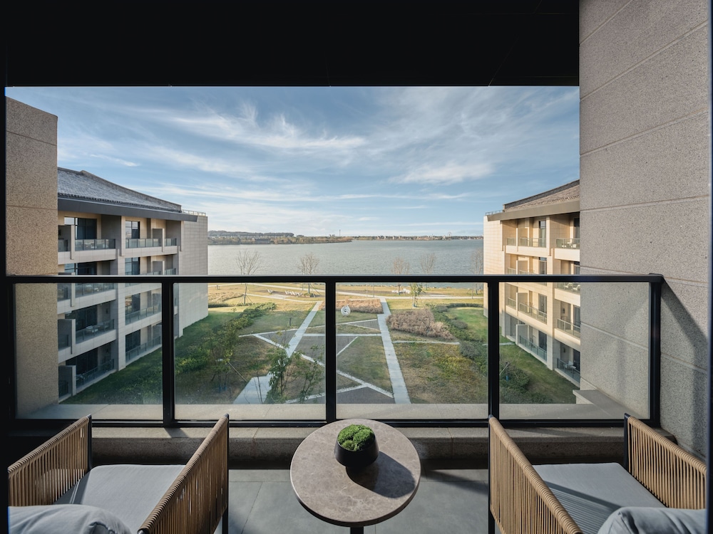 Luxury Double Room, Balcony, Lake View photo 2