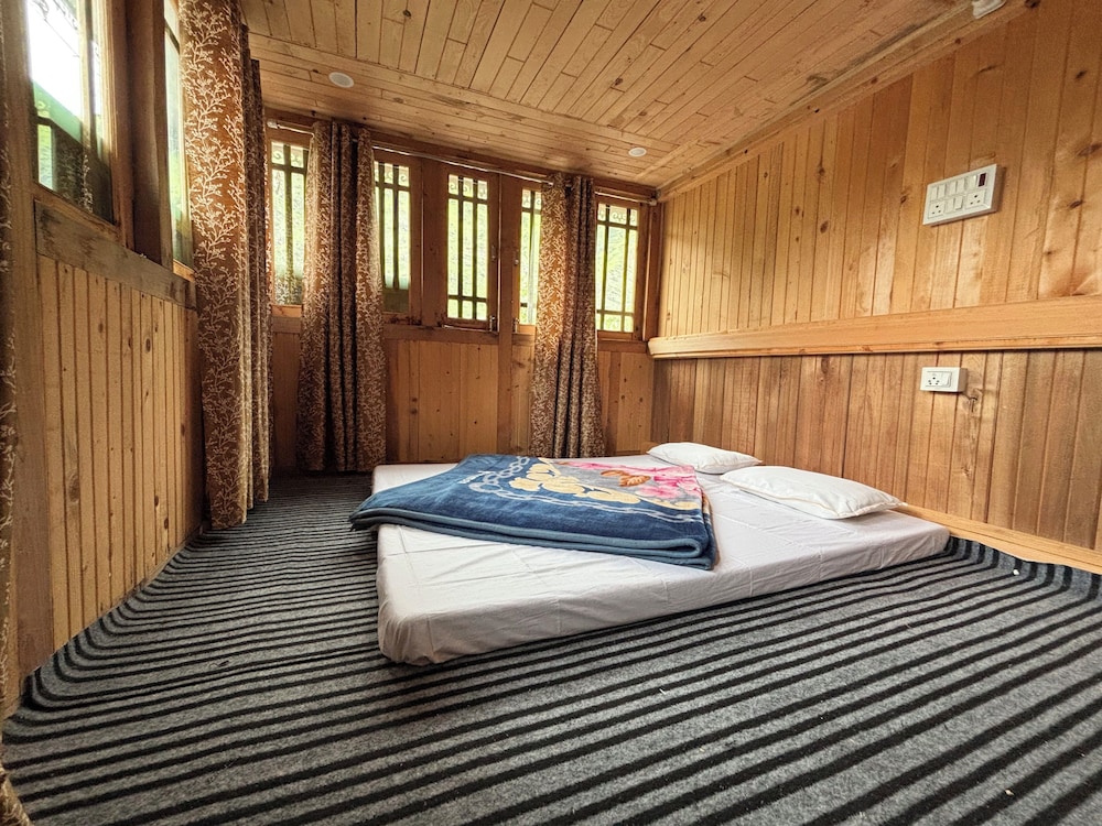 Single Room, Mountain View