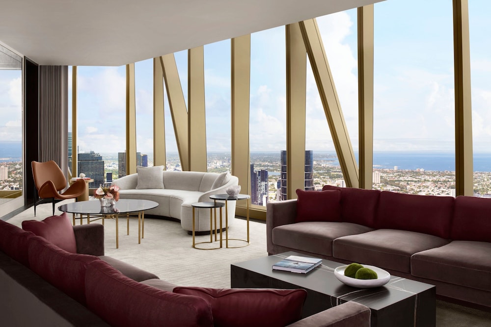 1 Bedroom King Suite with Bay Views thumbnail 6