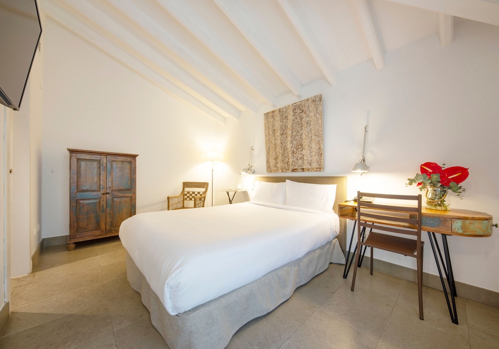Standard Double Room (2 Adults) - Photo 2