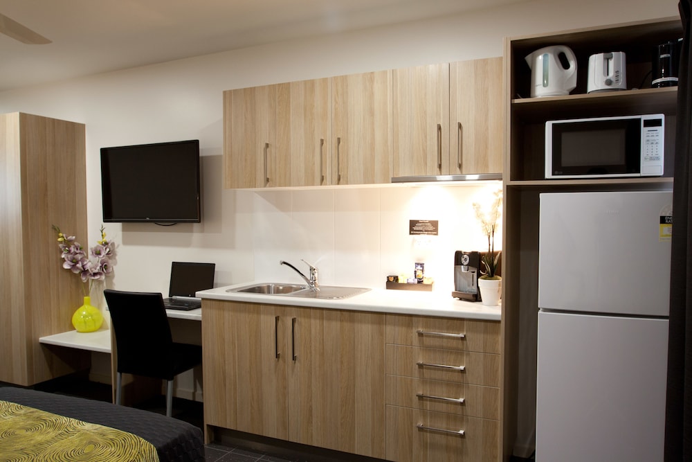 Queen Single Room with Kitchenette photo 3