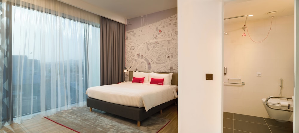 Room, 1 King Bed, Accessible - Photo 1