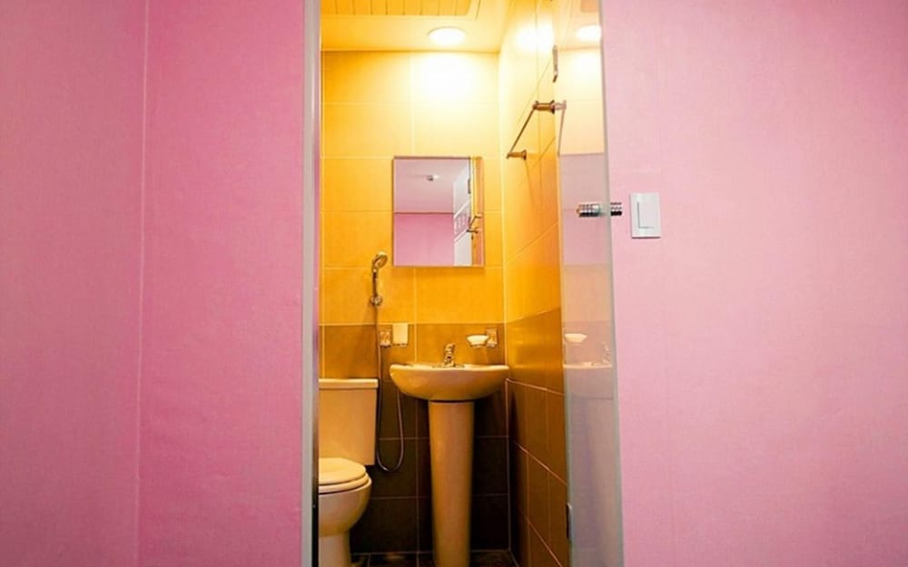 Room (Building 1 Room 201 (seawater pool hi)