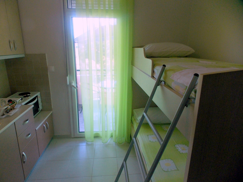 Basic Apartment, 1 Bedroom photo 2