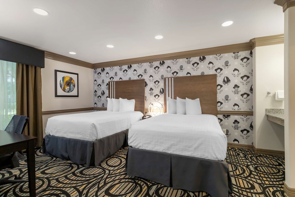 Suite, 1 Twin Bed, Accessible, Refrigerator & Microwave (With Sofabed) - Photo 1