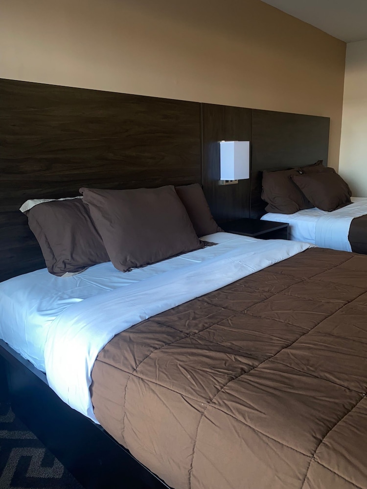 Room, 2 Queen Beds, Non Smoking - Photo 7