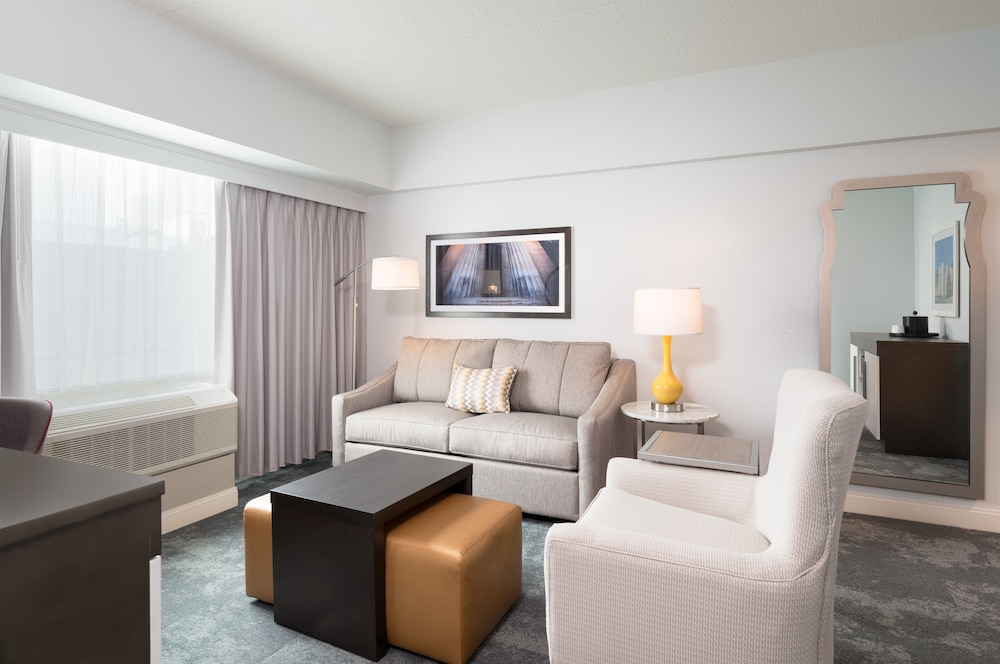 Deluxe Suite, 1 King Bed with Sofa bed, Non Smoking - Photo 3