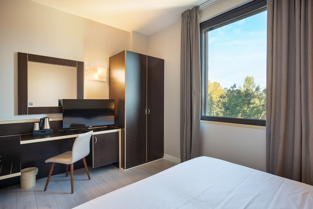 Deluxe Double or Twin Room - Photo 3