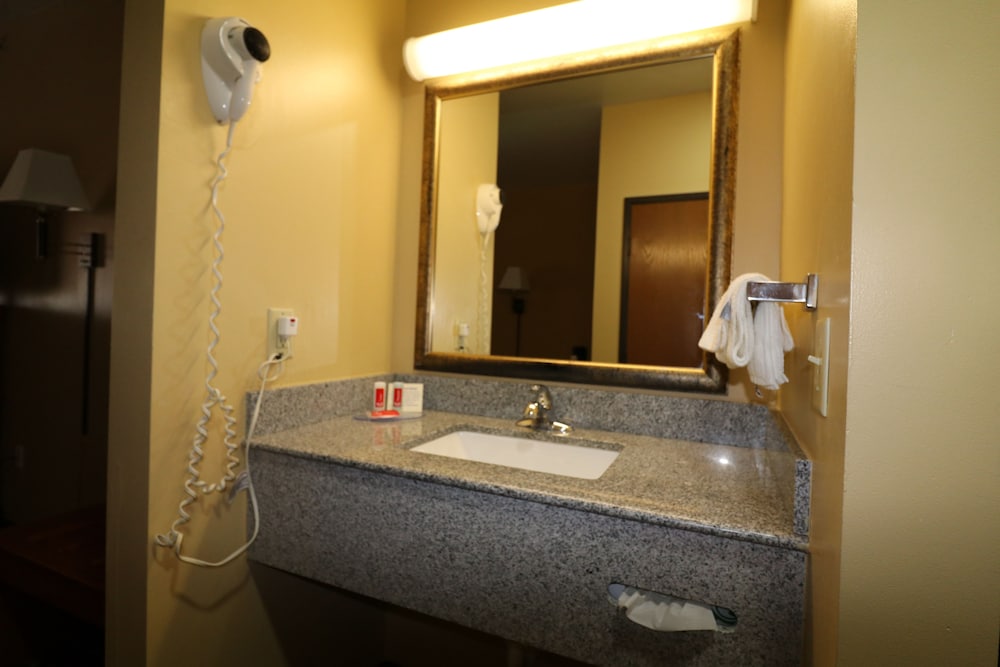 Standard Room, 2 Queen Beds, Non Smoking - Photo 5