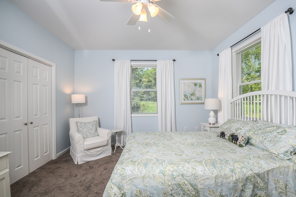 House, 4 Bedrooms, Fireplace photo 2
