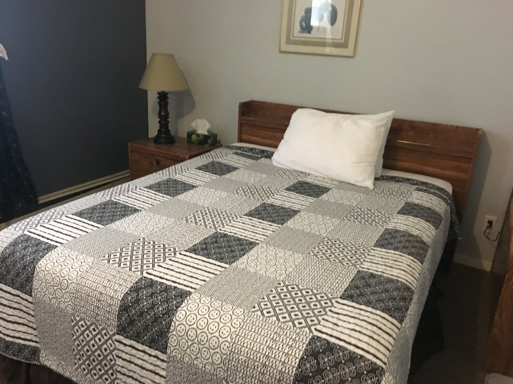 Deluxe Room, 1 Queen Bed, Mountain View photo 3
