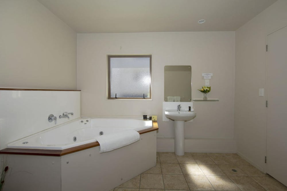 Studio, Multiple Beds, Non Smoking, Jetted Tub photo 3