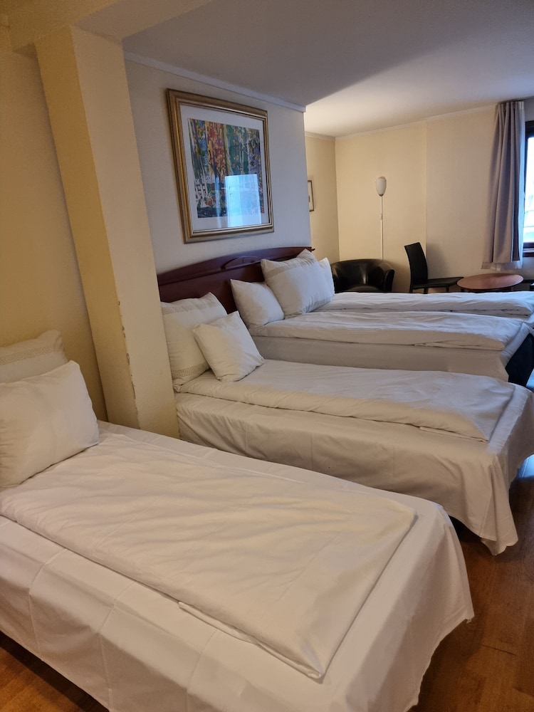 Family Quadruple Room photo 1