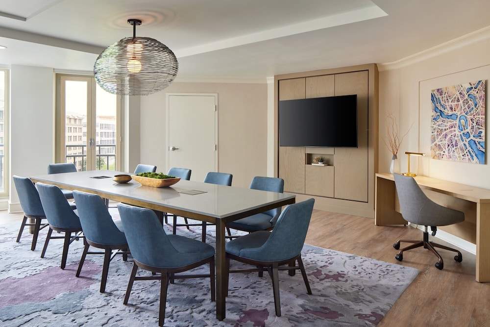 Signature Suite, 1 Bedroom - Photo 3