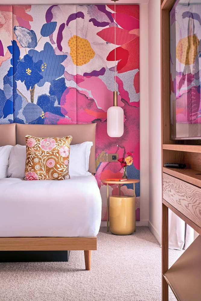 Suite, 1 King Bed (Wigmore)