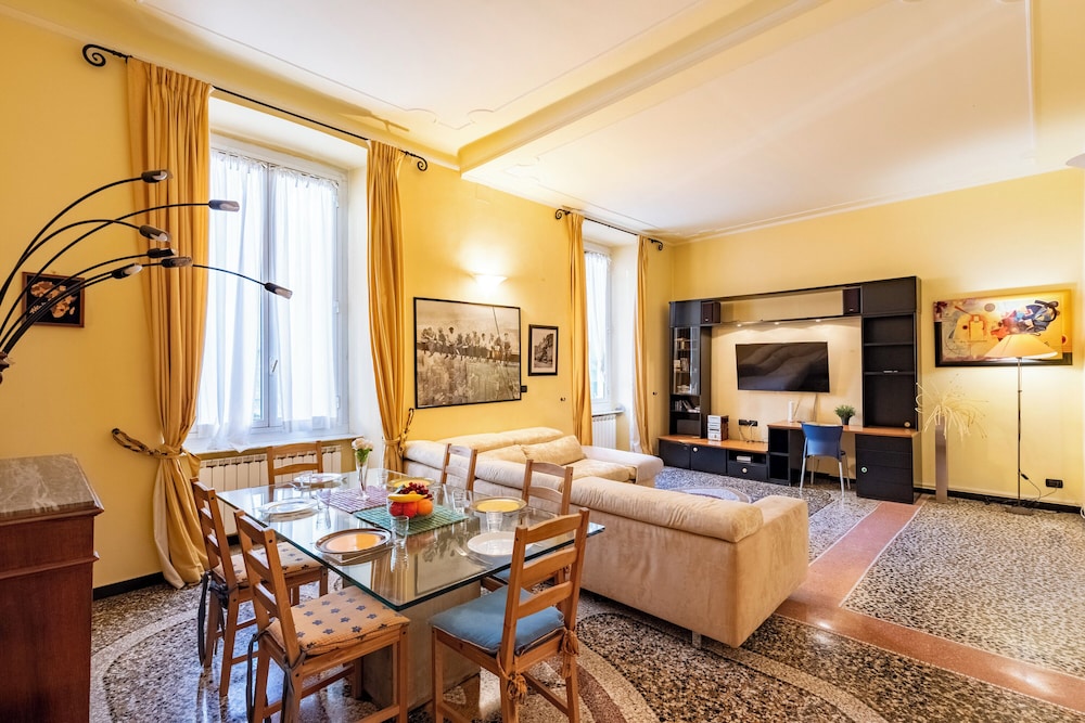 Family Apartment, Multiple Bedrooms, 2 Bathrooms (Graceful Home Genova City Center)