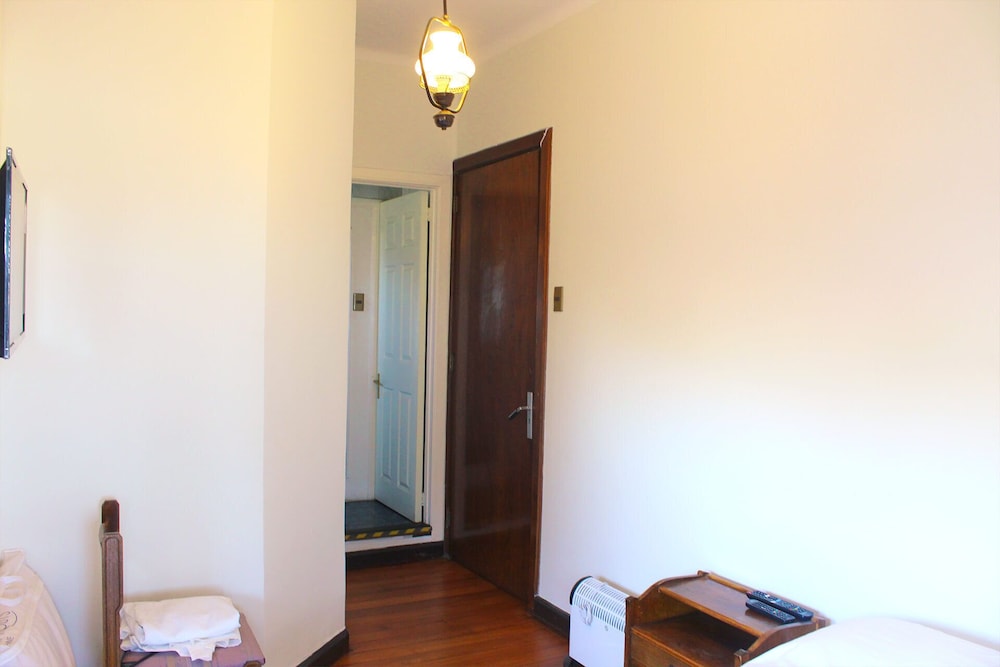 Standard Double Room, 1 Queen Bed, Private Bathroom, Partial Ocean View photo 1