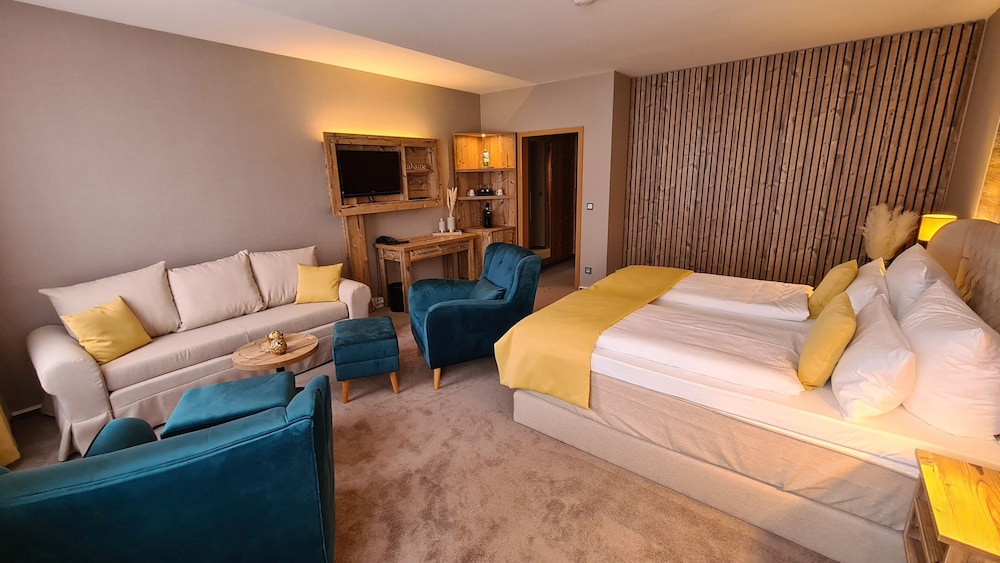 Junior Studio Suite