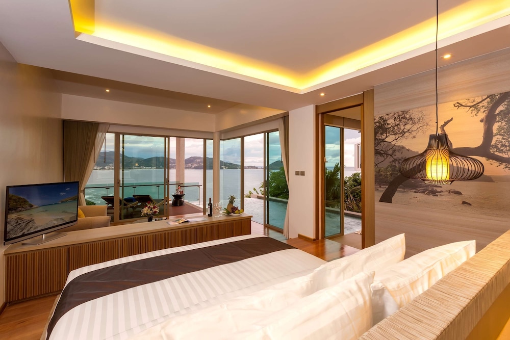 Villa, 1 King Bed, Ocean View (Top Floor Pool) photo 2
